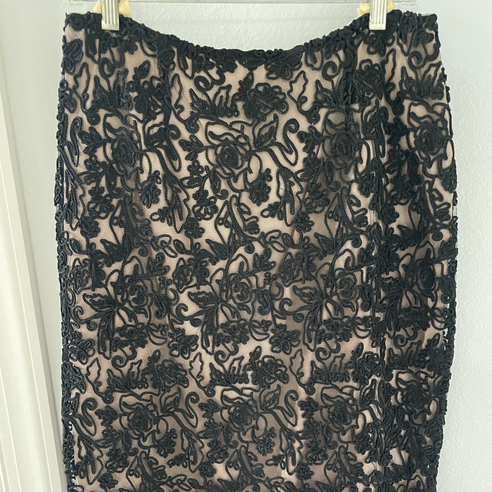 Stunning evening skirt. Classic.